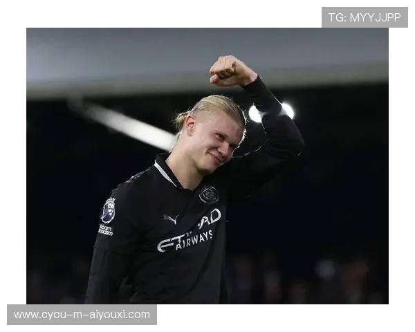 哈兰德背身做球串联进攻